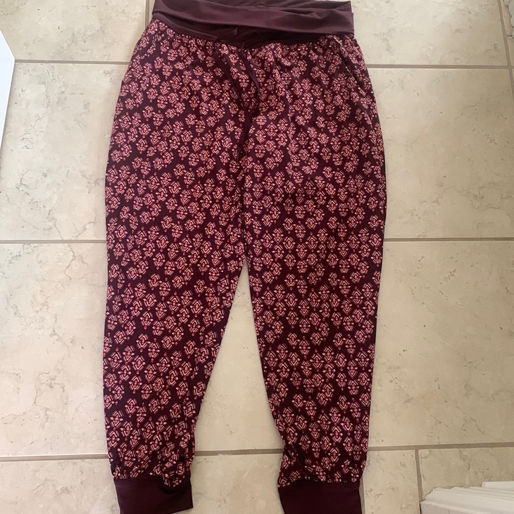 aerie fun flowy joggers size medium athletic feel polyester. elastic waist band